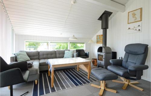  Beautiful Home In Hejls With Kitchen in Hejls