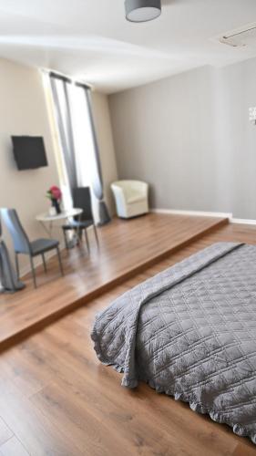 Deluxe Room image 4