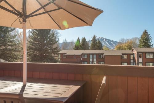 Atelier Condo with access to Sun Valley pool hot tub tennis and golf - main image