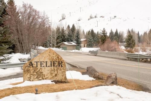 Atelier Condo with access to Sun Valley pool hot tub tennis and golf - image 4