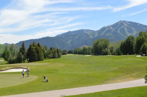 Atelier Condo with access to Sun Valley pool hot tub tennis and golf - image 7
