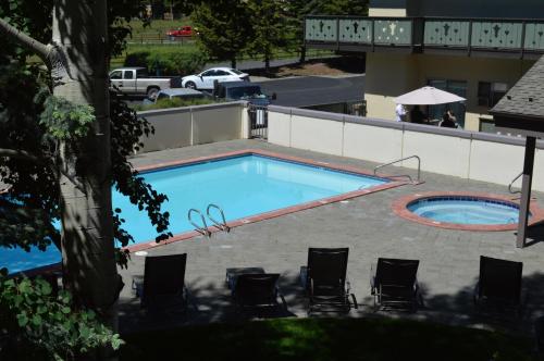 Christophe Condo with pool and Mt view - image 9