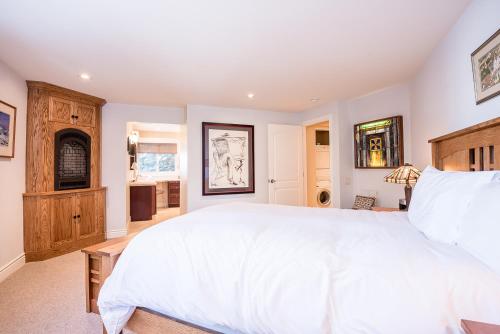 Dollar Meadows Condo with access to Sun Valley pool hot tub tennis and golf - image 9