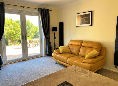Luxury Suntrap in Private Complex St Leonards – khách sạn tại Gensing
