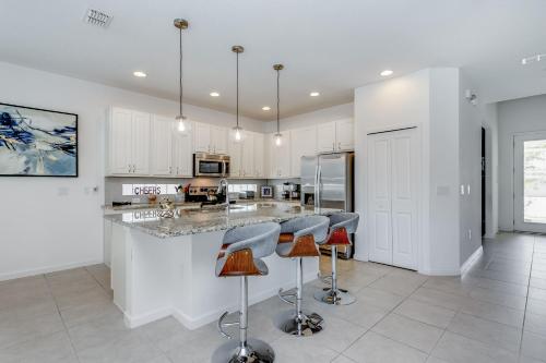Bella Vida Resort 5 Bedroom Vacation Home with Pool 1870 in Kissimmee, USA