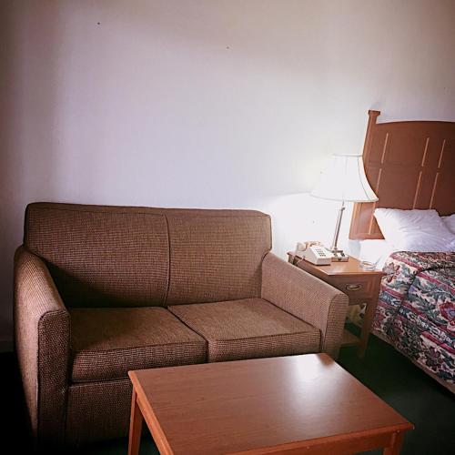 Travelers Inn Elizabethton - image 4
