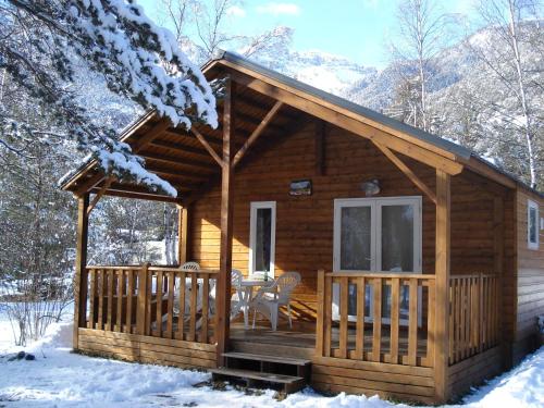 Chalet with 2 bedrooms in Saint Martin de Queyrieres with wonderful mountain view shared pool furnished terrace 5 km from the slopes gîte à louer Briançon