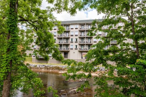 Twin Mountain Inn & Suites - Hotel - Pigeon Forge