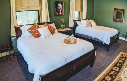 Deluxe Queen Room with Two Queen Beds