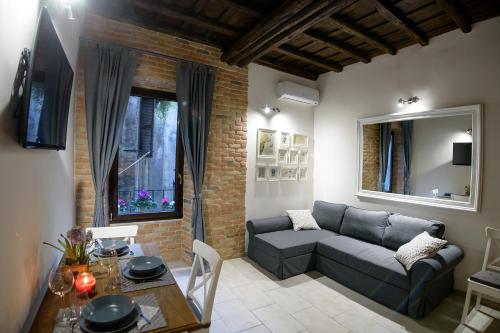 NEW NAVONA ELEGANT APARTMENT 2
