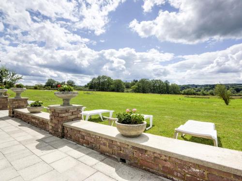 Vrt, Grand Family Holiday Home in Houyet in Mesnil Saint Blaise