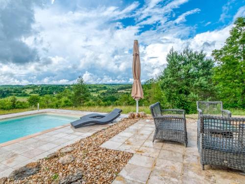 Quaint Villa in Aquitaine with Swimming Pool - Accommodation - Saint-Alvère