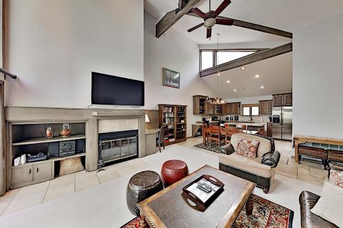 Alpine Retreat with Hot Tub - Near Skiing & Dining townhouse - main image