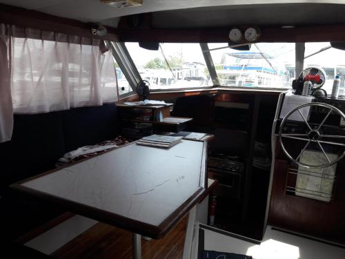Gladys - Waterfront Bayliner 32