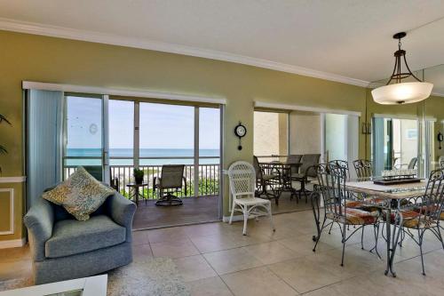 Anna Maria Island Beach Condo with Stunning Views! in Holmes Beach, USA