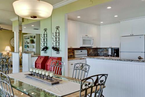 Anna Maria Island Beach Condo with Stunning Views! in Holmes Beach, USA
