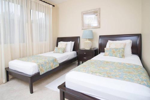 Big 2nd-floor unit with stylish furnishings over the pool at Pacifico in Coco