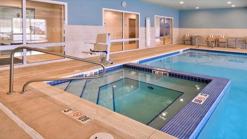Holiday Inn Express & Suites - Parkersburg East, an IHG Hotel in Parish-Morris Subdivision, USA