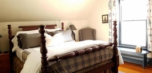 Timbercliffe Cottage Inn - image 2