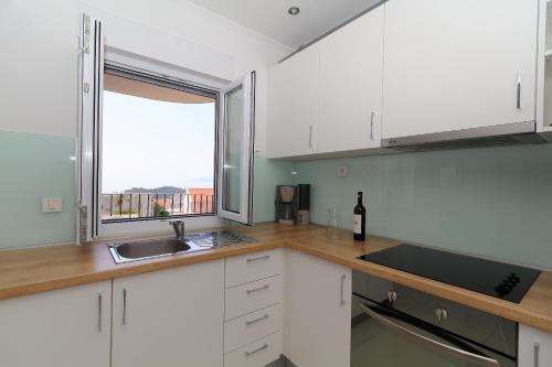 Two-Bedroom Apartment with Balcony and Sea View image 7