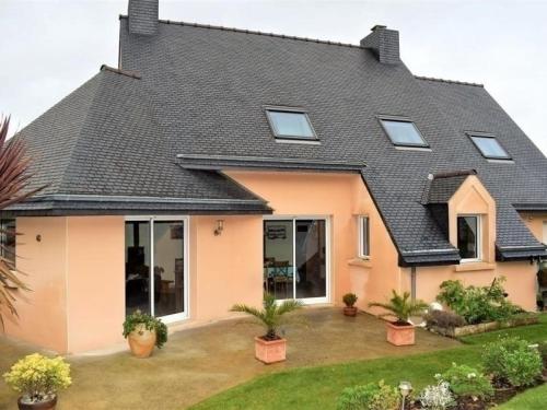 HOUSE 7 personnes Très belle villa avec jardin clos et terrasse à LOUANNEC. gîte à louer Louannec