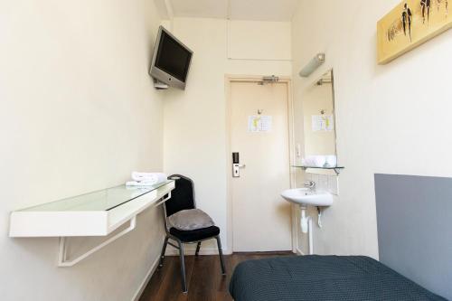 Quentin Arrive Hotel - image 13