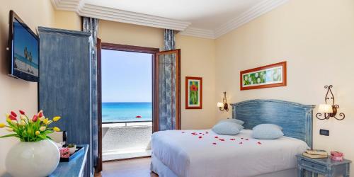 Double Room with Sea View - Beach Front image 10