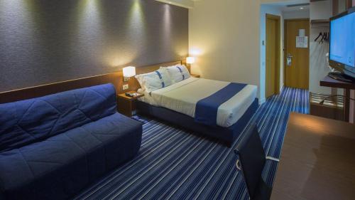Holiday Inn Express Rome East - image 11