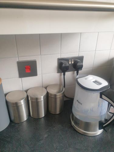 Be More Homely presents - JUA - A Style 1 Bed Flat Birmingham WKing Bed Sleeps 4 Fast Broadband off road Parking - image 6