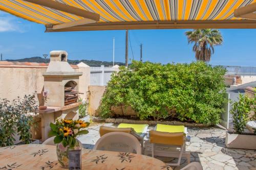 Beautiful 2br with AC and sea-view terrace in La Seyne-sur-Mer Welkeys - Location saisonnière - La Seyne-sur-Mer