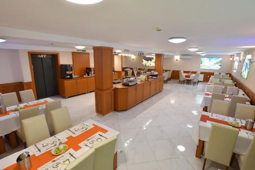 レストラン, Hotel Barbakan in ペーチュ