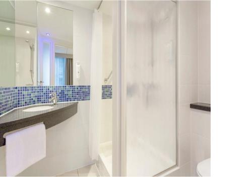 Holiday Inn Express Edinburgh City Centre an IHG Hotel - image 2