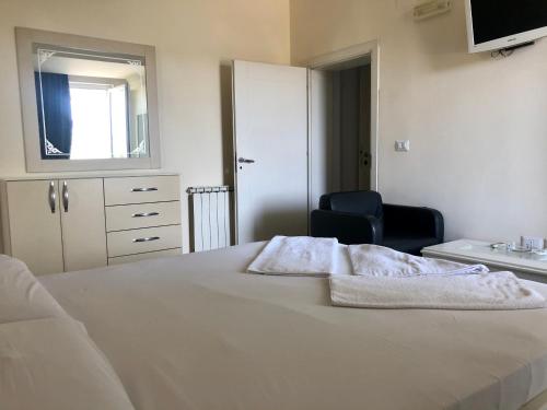 Hotel Autostrada (Highway)