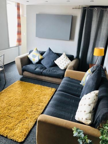 Sherwood Fields Apartment - Spacious, Large and Stylish