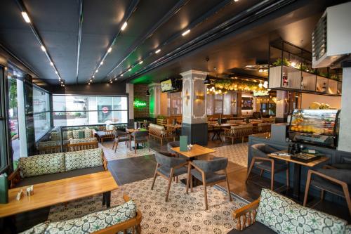 THE GREEN HOTEL - image 8