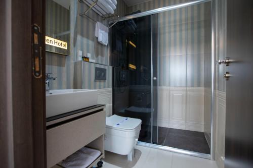 THE GREEN HOTEL - image 13