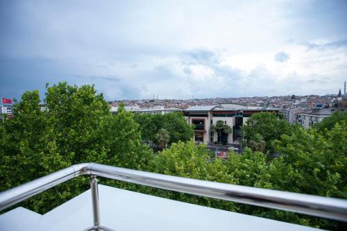 THE GREEN HOTEL - image 9