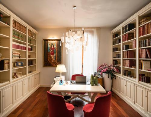 Előcsarnok, AQA Palace near Palazzo Vecchio