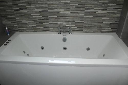 Abbots Way - image 10