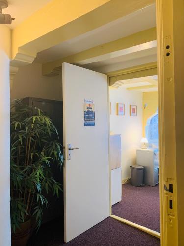 Amsterdam Central Guest House - image 5