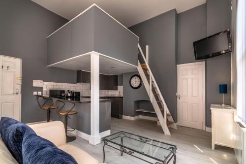 1 Bed Old Town City Studio near Theatre Suit Work or Leisure