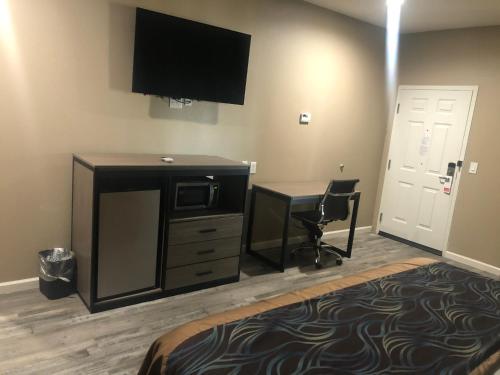 Budget Host Inn & Suites in Four Corners, USA