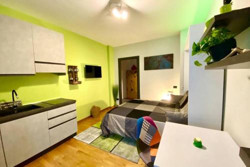 Spa Tiny Love Apartment close to Milan-Como-Malpensa in 薩龍諾