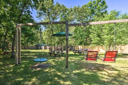 Wisconsin Dells Family Home with Fire Pit and BBQ! - image 14