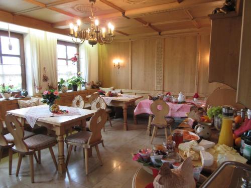 共用Lounge/電視區, Pension Bauer in 埃伯恩