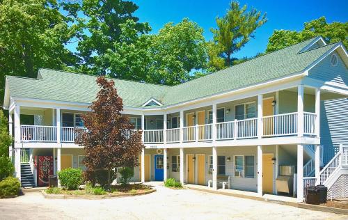 Empire Lakeshore Inn - image 7
