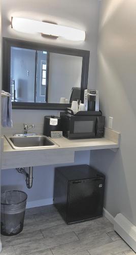 엠파이어 (MI) Empire Lakeshore Inn 3つ星 ホテル 施設