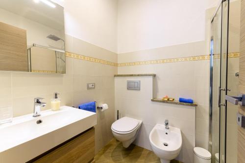  Le Rondini - Rooms in Tirano