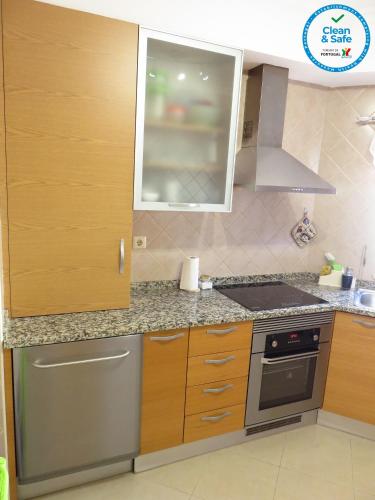 Apartamento T1 com vista mar perto da Praia N.ª Sra. da Rocha