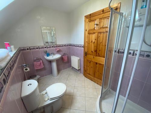 Ванная комната, Grangeview House in Данглоу